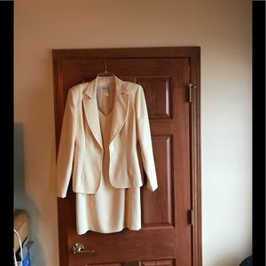 Business suit barely worn